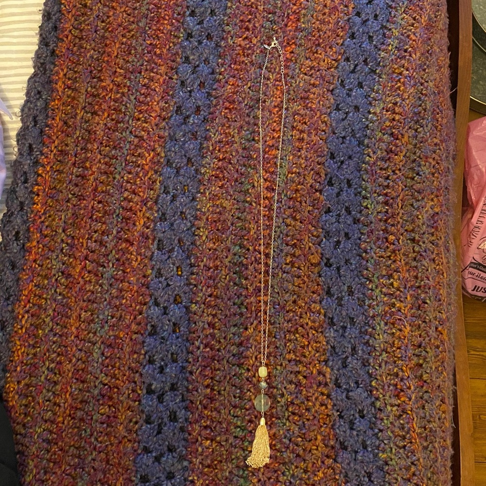 loft outlet green and gold tassel necklace